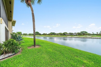 Fully furnished, first-floor, true 3-bedroom condo with on  in Florida - for sale on GolfHomes.com, golf home, golf lot