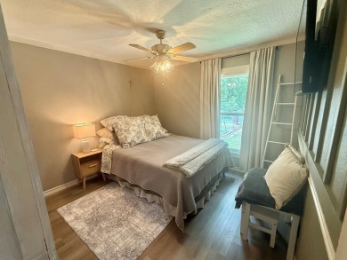 This stunning 2-bedroom, 2-bath partially furnished manufactured on Pendleton Harbor in Texas - for sale on GolfHomes.com, golf home, golf lot