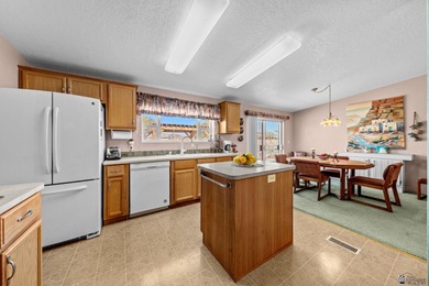 Welcome to your perfect desert retreat! This well-maintained 3 on Foothills Executive Golf Course in Arizona - for sale on GolfHomes.com, golf home, golf lot