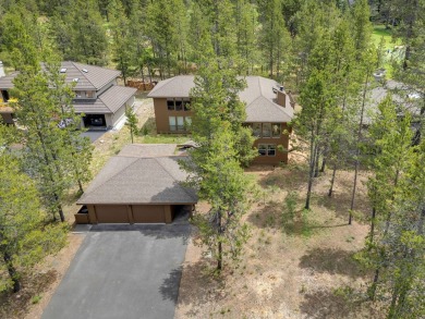 Welcome to 15 White Elm, this home has been with the same family on Sunriver Woodlands Golf Course in Oregon - for sale on GolfHomes.com, golf home, golf lot