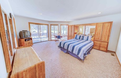 Welcome to 15 White Elm, this home has been with the same family on Sunriver Woodlands Golf Course in Oregon - for sale on GolfHomes.com, golf home, golf lot