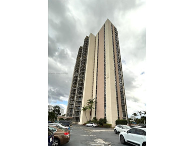 CENTRALLY LOCATED IN THE HEART OF AVENTURA, THIS WELL MAINTAINED on Turnberry Isle Resort and Club in Florida - for sale on GolfHomes.com, golf home, golf lot