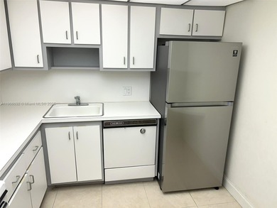 CENTRALLY LOCATED IN THE HEART OF AVENTURA, THIS WELL MAINTAINED on Turnberry Isle Resort and Club in Florida - for sale on GolfHomes.com, golf home, golf lot