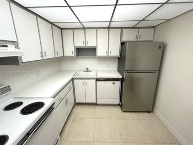 CENTRALLY LOCATED IN THE HEART OF AVENTURA, THIS WELL MAINTAINED on Turnberry Isle Resort and Club in Florida - for sale on GolfHomes.com, golf home, golf lot