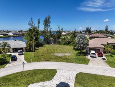 Paradise Awaits! Imagine waking up to expansive intersecting on Palmetto-Pine Country Club in Florida - for sale on GolfHomes.com, golf home, golf lot