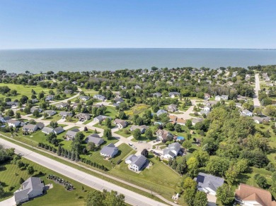 Unique ranch style home on .6 acres features modern finishes & a on High Cliff Golf Course in Wisconsin - for sale on GolfHomes.com, golf home, golf lot