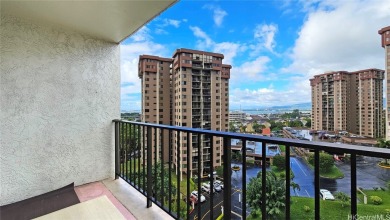 Comfortable, cool, corner/end 2-bedroom unit with 2 parking on Pearl Country Club in Hawaii - for sale on GolfHomes.com, golf home, golf lot