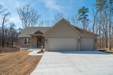 This 3 bedroom/ 2 bathroom new construction home in Diamondhead on Diamondhead Golf and Country Club in Arkansas - for sale on GolfHomes.com, golf home, golf lot