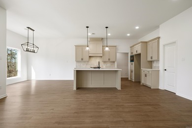 This 3 bedroom/ 2 bathroom new construction home in Diamondhead on Diamondhead Golf and Country Club in Arkansas - for sale on GolfHomes.com, golf home, golf lot