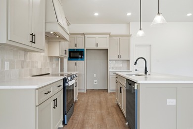 This 3 bedroom/ 2 bathroom new construction home in Diamondhead on Diamondhead Golf and Country Club in Arkansas - for sale on GolfHomes.com, golf home, golf lot