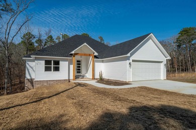 This 3 bedroom/ 2 bathroom new construction home in Diamondhead on Diamondhead Golf and Country Club in Arkansas - for sale on GolfHomes.com, golf home, golf lot