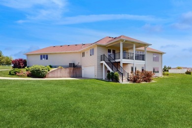 Discover the space and comfort of this phenomenal walk-out ranch on River Valley Golf Course in Iowa - for sale on GolfHomes.com, golf home, golf lot