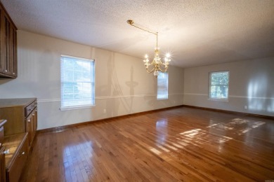 Opportunity on Fairway Drive! This spacious 5 bedroom, 2.5-bath on Batesville Municipal Golf Course in Arkansas - for sale on GolfHomes.com, golf home, golf lot