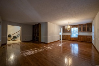 Opportunity on Fairway Drive! This spacious 5 bedroom, 2.5-bath on Batesville Municipal Golf Course in Arkansas - for sale on GolfHomes.com, golf home, golf lot