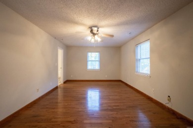 Opportunity on Fairway Drive! This spacious 5 bedroom, 2.5-bath on Batesville Municipal Golf Course in Arkansas - for sale on GolfHomes.com, golf home, golf lot
