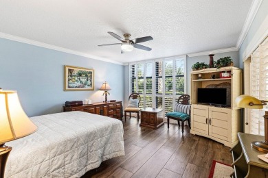 Beautifully updated three bedroom condo in an excellent Central on  in Florida - for sale on GolfHomes.com, golf home, golf lot