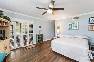 Beautifully updated three bedroom condo in an excellent Central on  in Florida - for sale on GolfHomes.com, golf home, golf lot