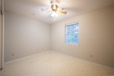 Opportunity on Fairway Drive! This spacious 5 bedroom, 2.5-bath on Batesville Municipal Golf Course in Arkansas - for sale on GolfHomes.com, golf home, golf lot