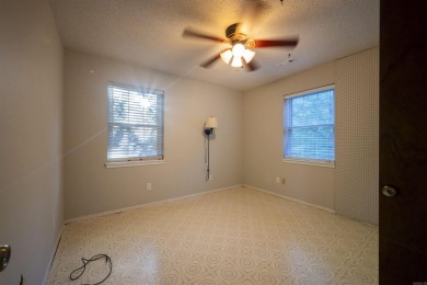 Opportunity on Fairway Drive! This spacious 5 bedroom, 2.5-bath on Batesville Municipal Golf Course in Arkansas - for sale on GolfHomes.com, golf home, golf lot