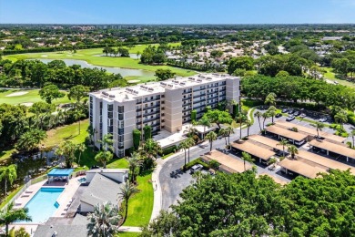 Beautifully updated three bedroom condo in an excellent Central on  in Florida - for sale on GolfHomes.com, golf home, golf lot