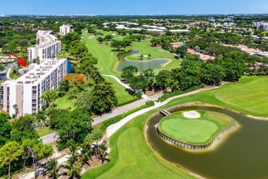 Beautifully updated three bedroom condo in an excellent Central on  in Florida - for sale on GolfHomes.com, golf home, golf lot