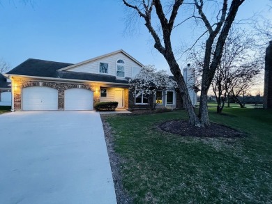 *Rare..End Unit Gem - More Light, More Privacy, More Value!* on The Arboretum Club in Illinois - for sale on GolfHomes.com, golf home, golf lot