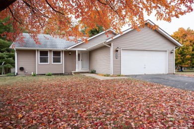 ***SPACIOUS RANCH WITH FINISHED LOWER LEVEL*** Enjoy the beauty on Savannah Oaks Golf Club of Candlewick Lake in Illinois - for sale on GolfHomes.com, golf home, golf lot