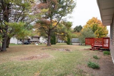 ***SPACIOUS RANCH WITH FINISHED LOWER LEVEL*** Enjoy the beauty on Savannah Oaks Golf Club of Candlewick Lake in Illinois - for sale on GolfHomes.com, golf home, golf lot