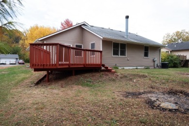 ***SPACIOUS RANCH WITH FINISHED LOWER LEVEL*** Enjoy the beauty on Savannah Oaks Golf Club of Candlewick Lake in Illinois - for sale on GolfHomes.com, golf home, golf lot