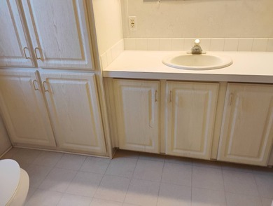 Over 1200 sq. ft. of comfortable living with a 1 car garage on Ocala Palms Golf and Country Club in Florida - for sale on GolfHomes.com, golf home, golf lot