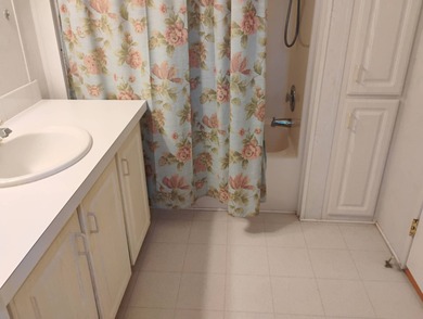 Over 1200 sq. ft. of comfortable living with a 1 car garage on Ocala Palms Golf and Country Club in Florida - for sale on GolfHomes.com, golf home, golf lot