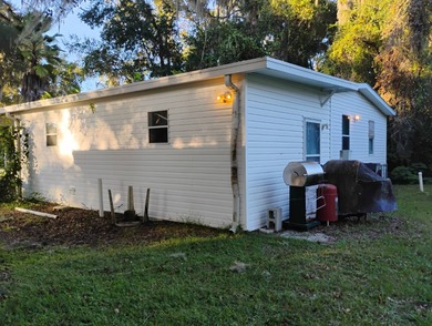 Over 1200 sq. ft. of comfortable living with a 1 car garage on Ocala Palms Golf and Country Club in Florida - for sale on GolfHomes.com, golf home, golf lot