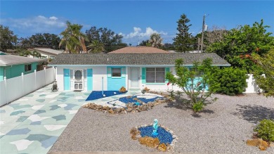 Move in Ready! Beautiful home in Venice Gardens with no on Jacaranda West Country Club in Florida - for sale on GolfHomes.com, golf home, golf lot