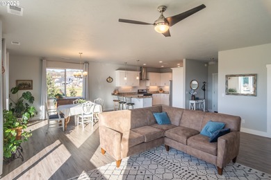 Experience gorgeous sunset views overlooking the 17th hole and on Oak Hills Golf Club / Umpqua Golf Resort in Oregon - for sale on GolfHomes.com, golf home, golf lot