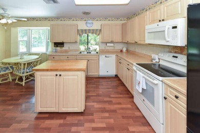 Located in Hobe Sound's best kept secret!! Eaglewood has on Eagle Wood Golf Course in Florida - for sale on GolfHomes.com, golf home, golf lot