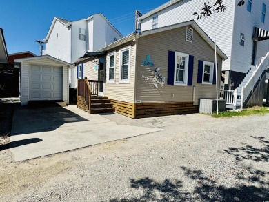 WELL MAINTAINED 2 BED/2 BATH BEACH HOUSE JUST STEPS TO THE BEACH on Prestwick Country Club in South Carolina - for sale on GolfHomes.com, golf home, golf lot