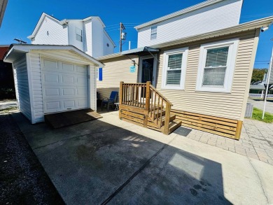 WELL MAINTAINED 2 BED/2 BATH BEACH HOUSE JUST STEPS TO THE BEACH on Prestwick Country Club in South Carolina - for sale on GolfHomes.com, golf home, golf lot
