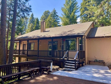 Wonderful Lake Almanor Country Club Retreat Centrally located in on Lake Almanor Country Club in California - for sale on GolfHomes.com, golf home, golf lot