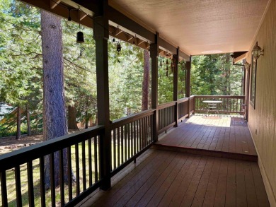 Wonderful Lake Almanor Country Club Retreat Centrally located in on Lake Almanor Country Club in California - for sale on GolfHomes.com, golf home, golf lot