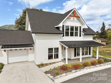 Welcome Home to Style, Comfort, and Location! This stunning on Waynesville Country Club Inn in North Carolina - for sale on GolfHomes.com, golf home, golf lot