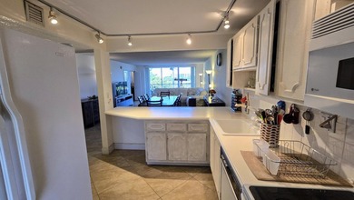 Enjoy serene lake views from this bright and spacious 3-bedroom on Palm-Aire Country Club and Resort - Palms in Florida - for sale on GolfHomes.com, golf home, golf lot