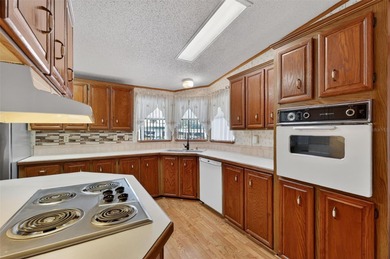 Welcome home to this charming 2 Bedroom, 2 Bathroom residence on Zellwood Station Country Club in Florida - for sale on GolfHomes.com, golf home, golf lot