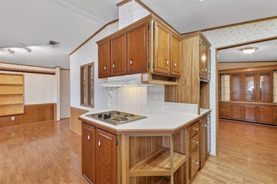 Welcome home to this charming 2 Bedroom, 2 Bathroom residence on Zellwood Station Country Club in Florida - for sale on GolfHomes.com, golf home, golf lot