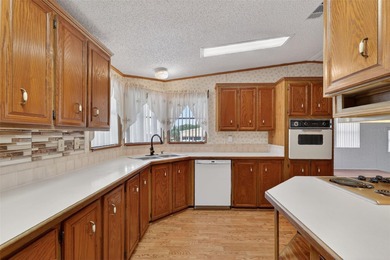 Welcome home to this charming 2 Bedroom, 2 Bathroom residence on Zellwood Station Country Club in Florida - for sale on GolfHomes.com, golf home, golf lot