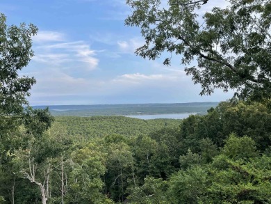 Stunning upstairs end unit Cliffside Lodge, Lakeview and Sugar on Indian Hills Country Club in Arkansas - for sale on GolfHomes.com, golf home, golf lot