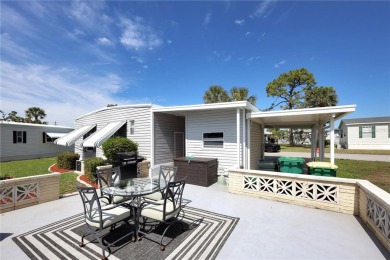 Under contract-accepting backup offers. The curb appeal of this on Maple Leaf Golf and Country Club in Florida - for sale on GolfHomes.com, golf home, golf lot