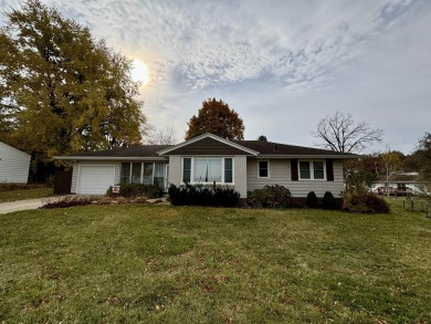 Meticulously maintained ranch home that is move in ready on a on Park Hills Golf Course in Illinois - for sale on GolfHomes.com, golf home, golf lot