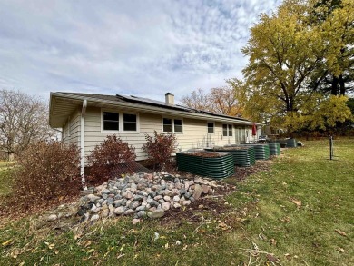 Meticulously maintained ranch home that is move in ready on a on Park Hills Golf Course in Illinois - for sale on GolfHomes.com, golf home, golf lot