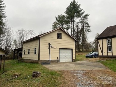 Great location in Granite Falls with no city taxes! This on Granada Farms Country Club in North Carolina - for sale on GolfHomes.com, golf home, golf lot