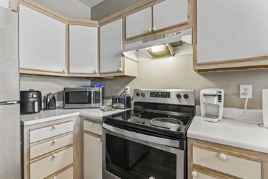 Beautiful 2-bedroom, 2-bathroom first-floor condo located in the on River Oaks Golf Plantation  in South Carolina - for sale on GolfHomes.com, golf home, golf lot